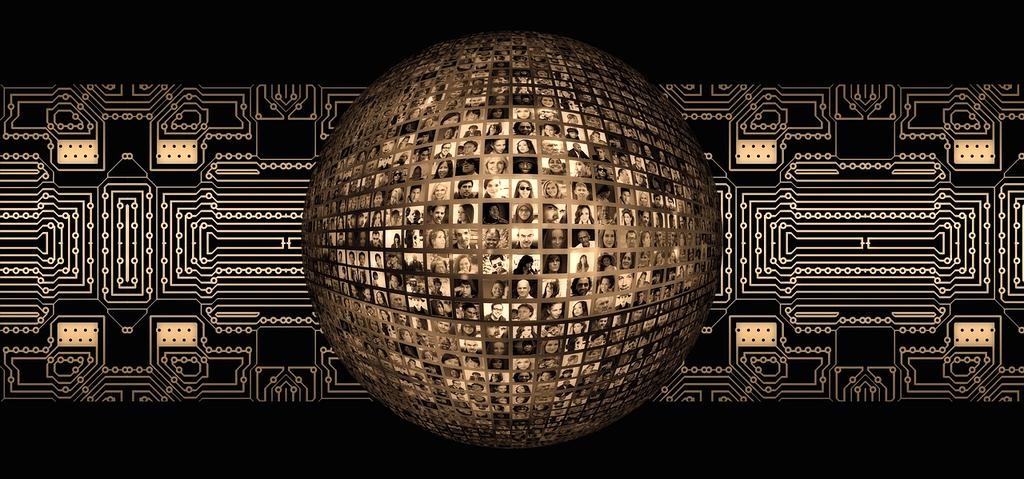 Battlefield cosmico con astronavi da combattimento in orbita attorno a pianeti alieni