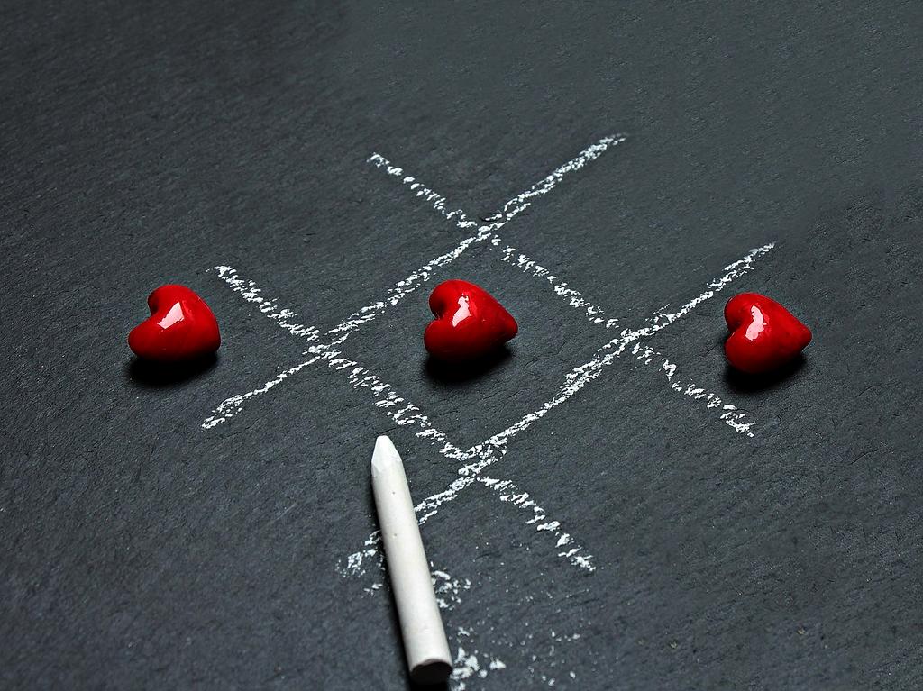 Paesaggio alieno con pianeti e astronavi